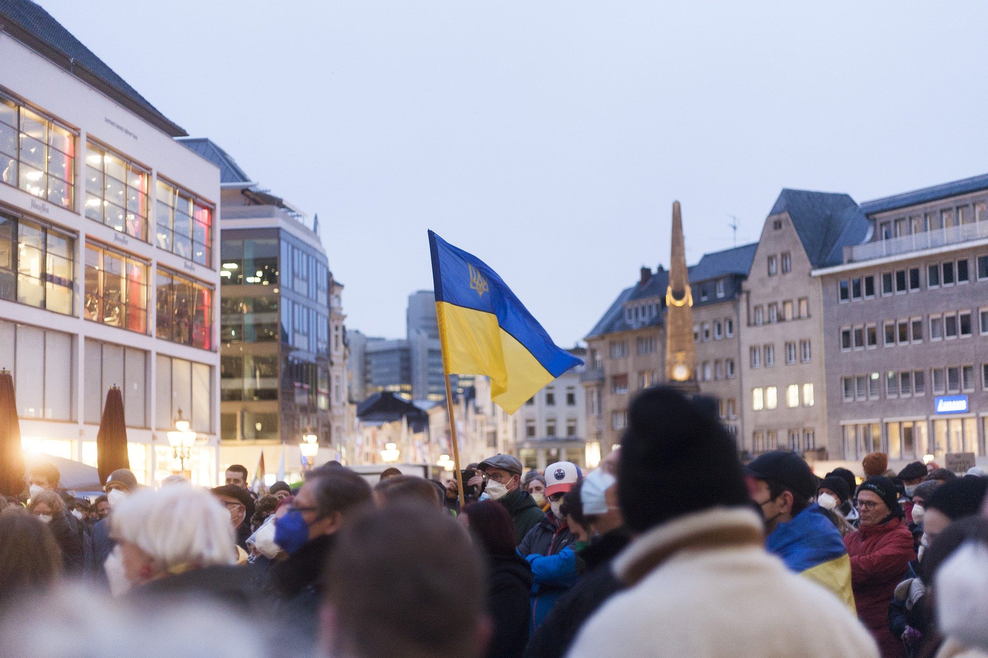 Protestors carrying Ukrainian flag.